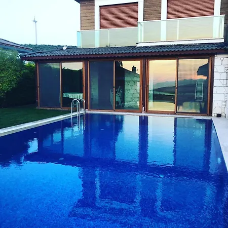 Alacati Havuzlu Cesme